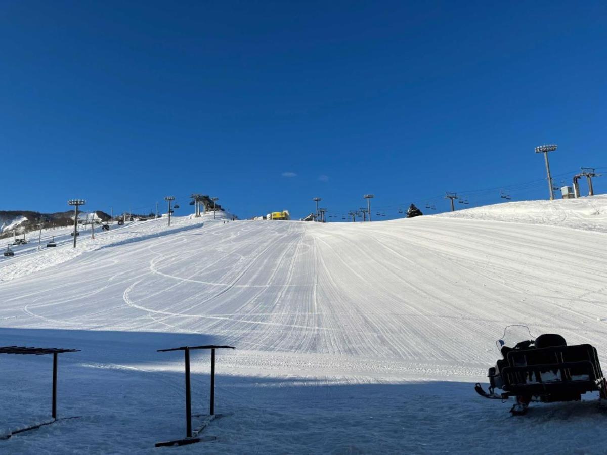 Ishiuchi Ski Center Minamiuonuma Exteriör bild