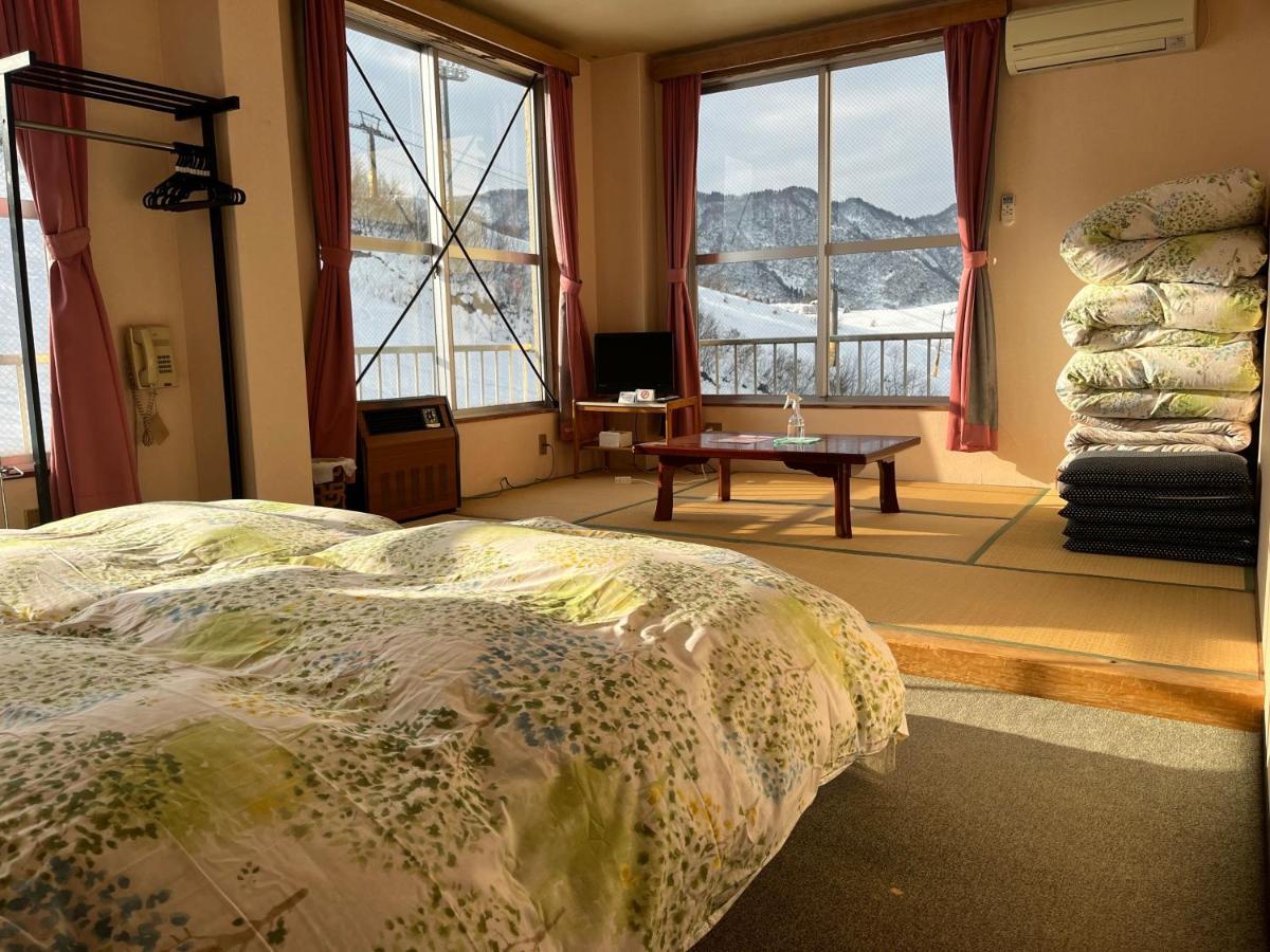 Ishiuchi Ski Center Minamiuonuma Exteriör bild
